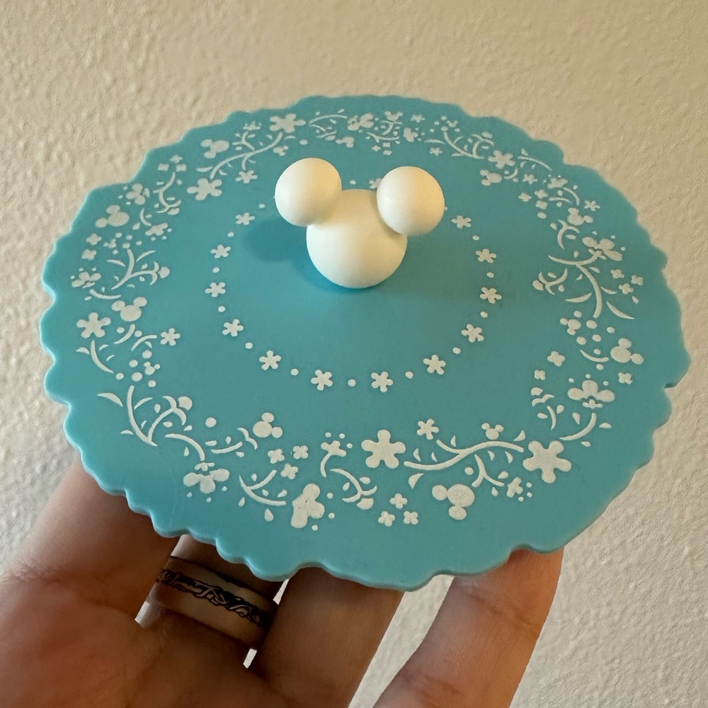 NWT Disney Mickey Mouse shaped Light Blue mug silicone lid